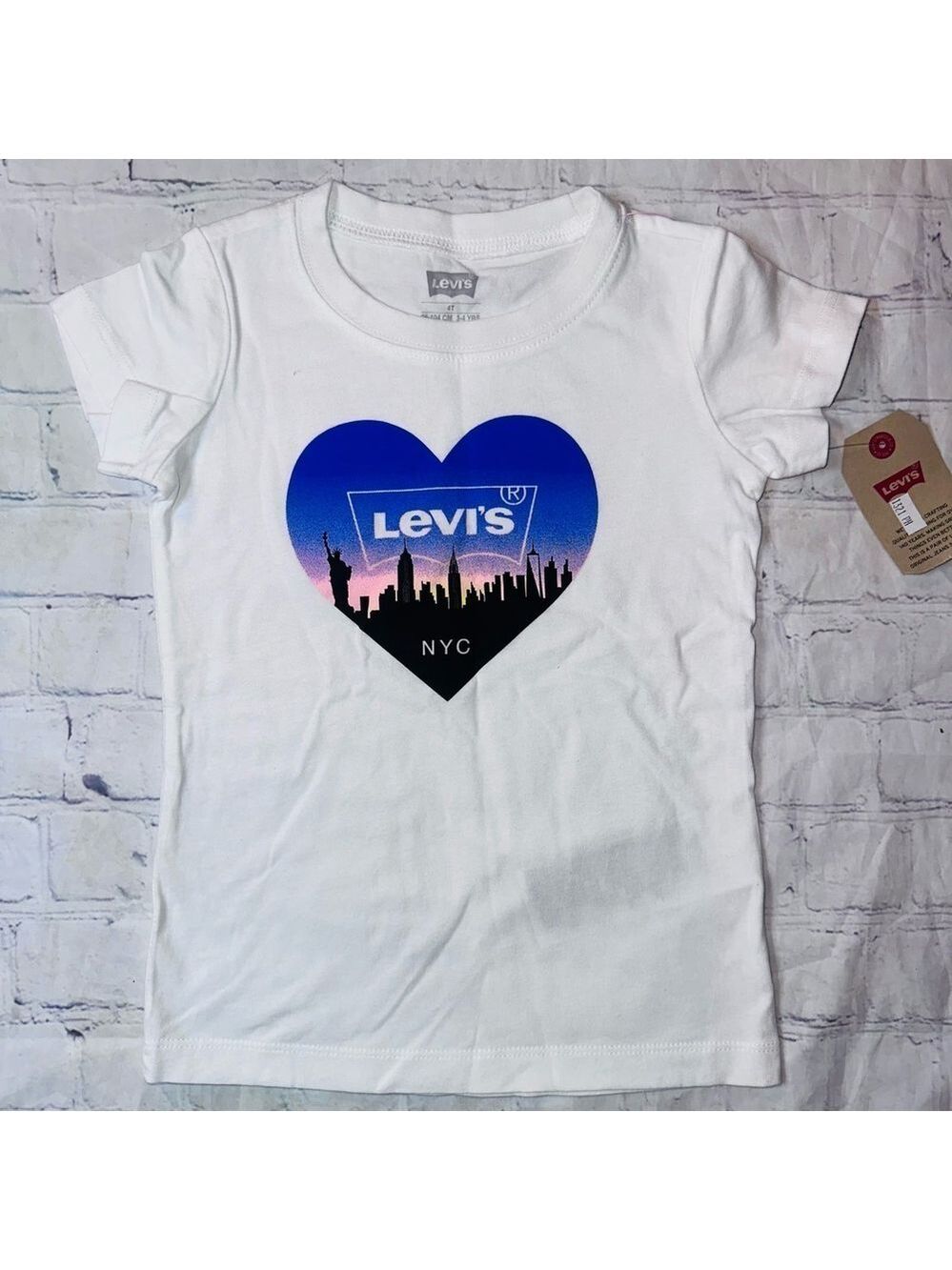 NWT Girl’s 4T Levi’s SS Heart NYC Graphic TShirt